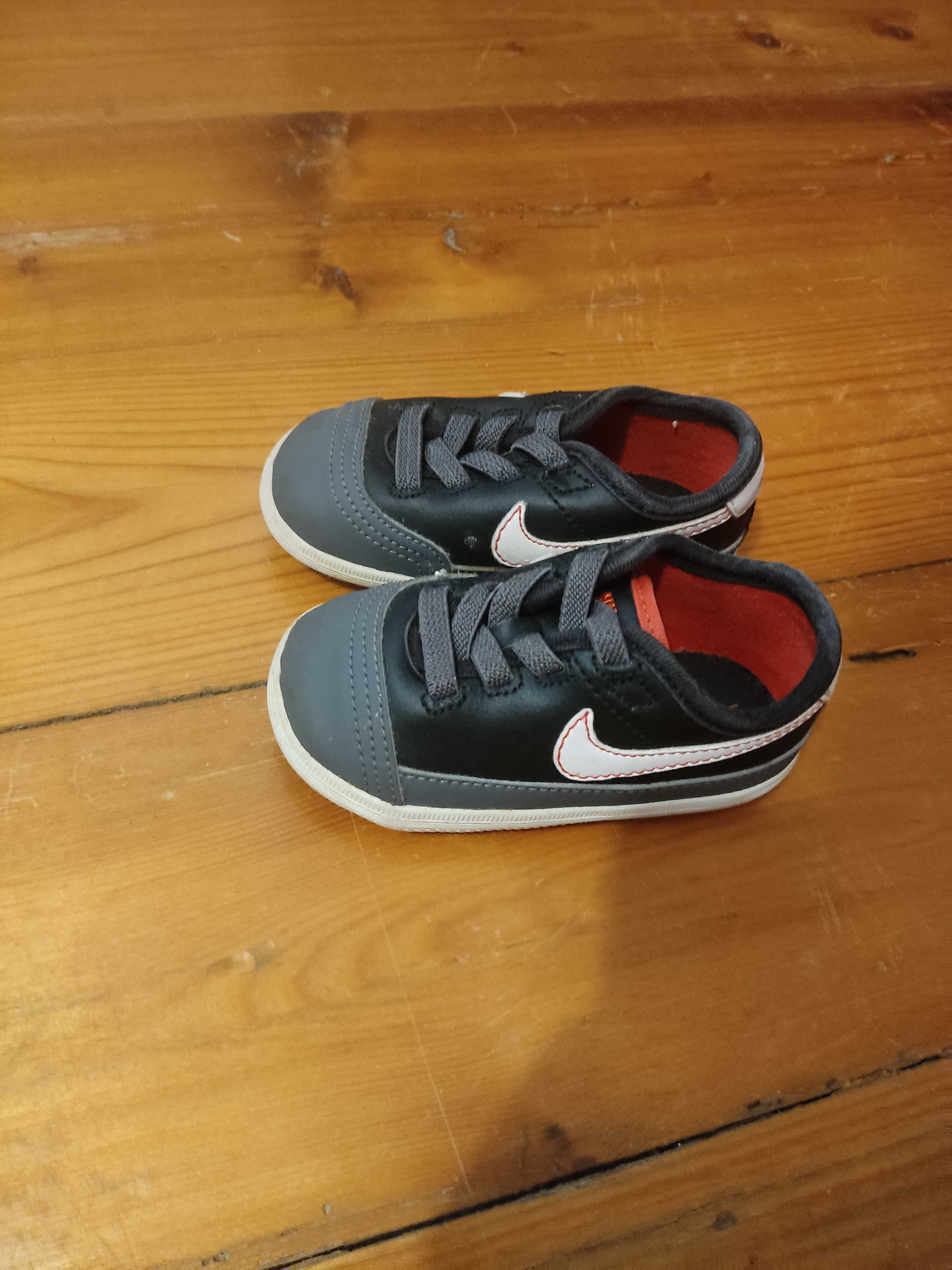 Маратонки   Nike
