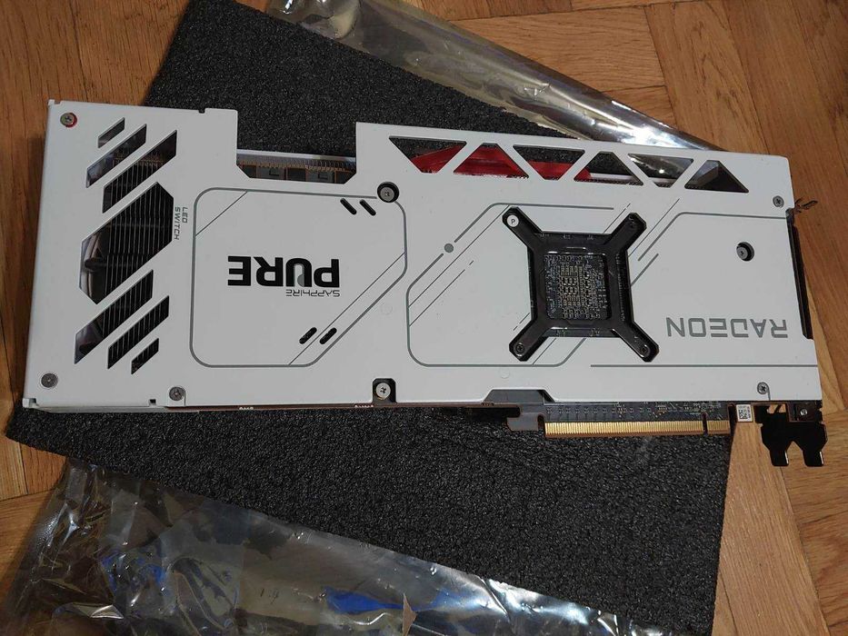 Sapphire Pure RX 7700XT 12GB Gaming OC White