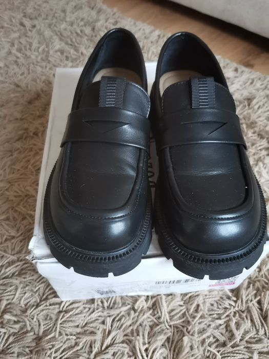 Подростковые туфли в идеальном состоянии