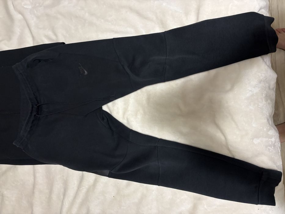 Продавам комплект Nike Tech Fleece