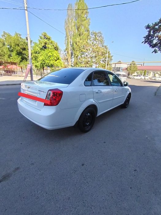 Lacetti srochna sotiladi!!! 8700$