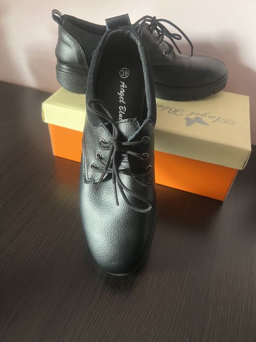 Pantofi noi din piele pt femei