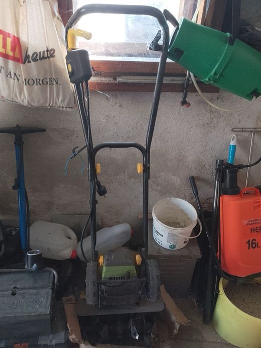 Електрическа фреза FIELMANN FZK 750W, работна лирина 32см.