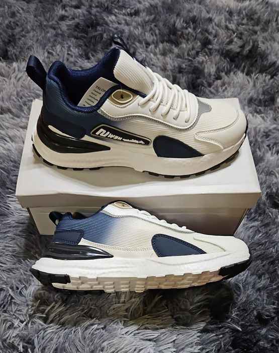 Adidasi barbati la oferta