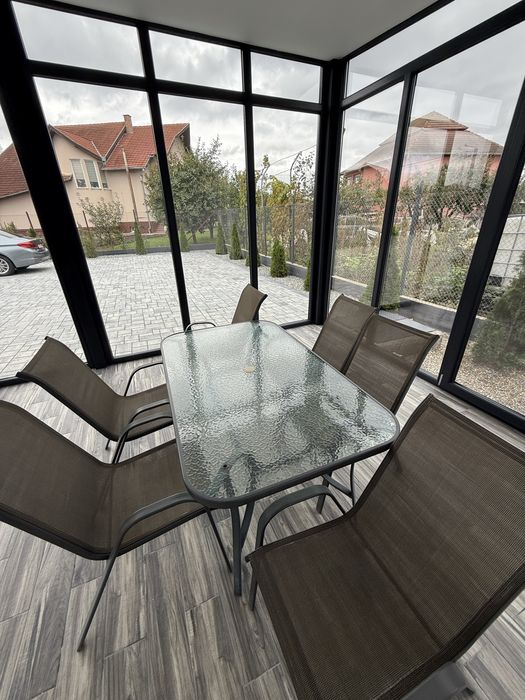 Vand masa cu 6 scaune