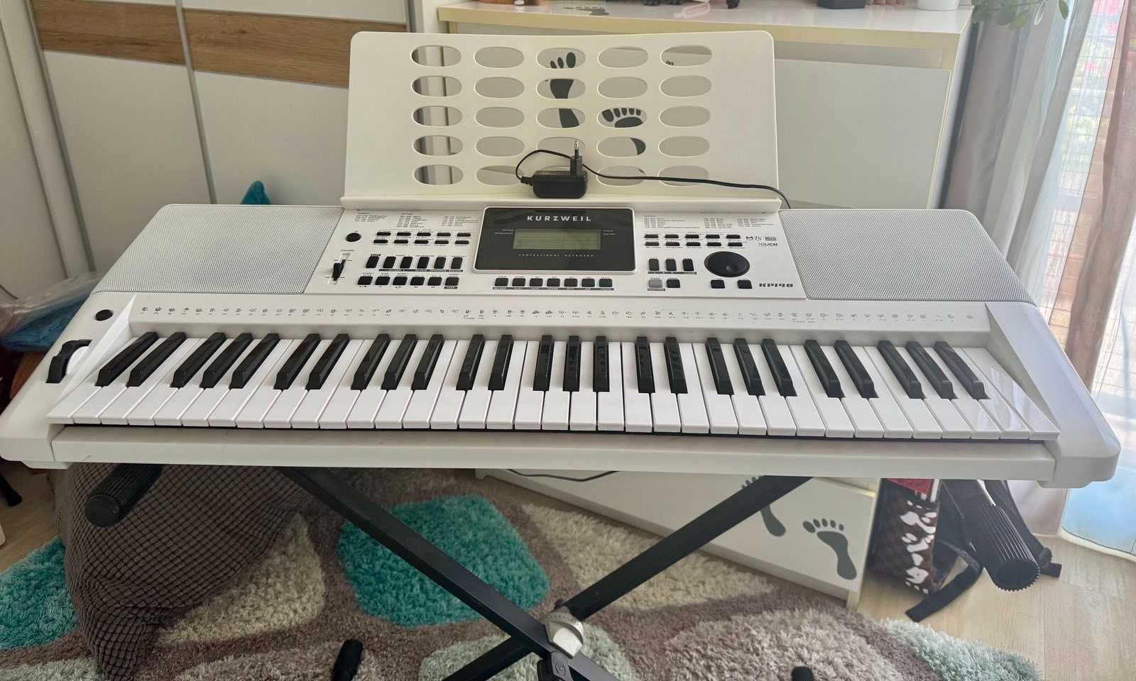 Синтезатор с динамика Kurzweil KP140