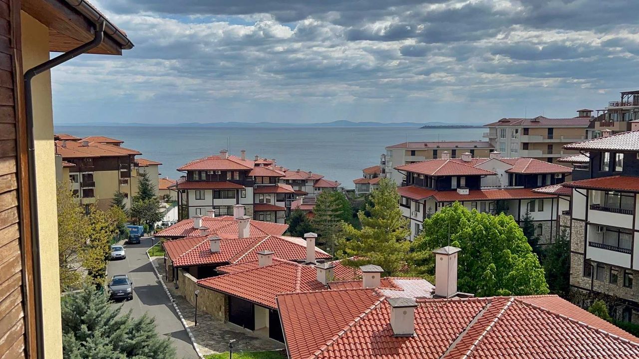 Продава се Тристаен апартамент в Свети Влас - 129 кв.м за 1047 €/кв.м - Снимка #16