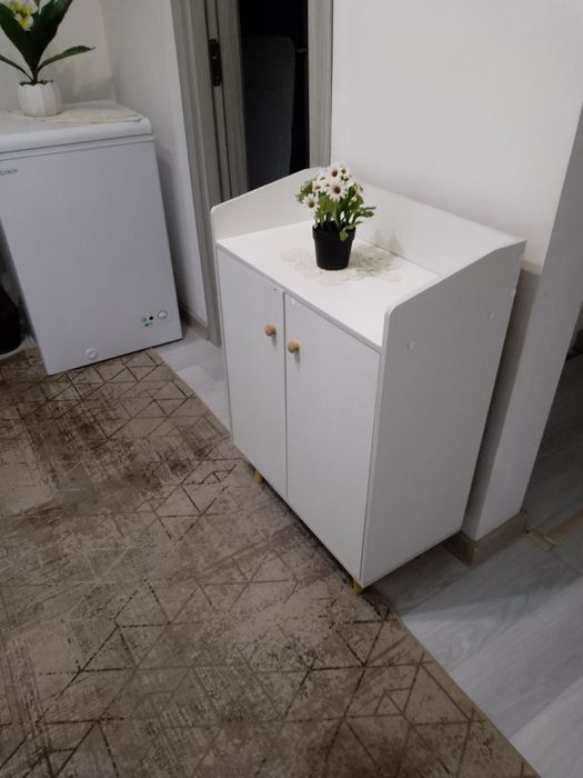 Se vinde 2buc comode sau noptiere      pentru dormitor pentru hol  und