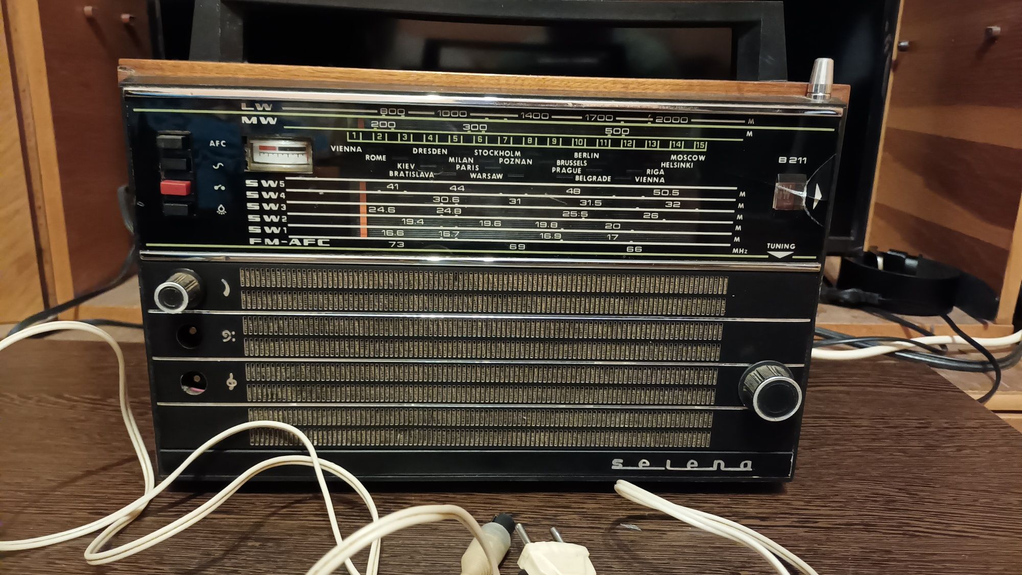 Radio vintage selena și vef