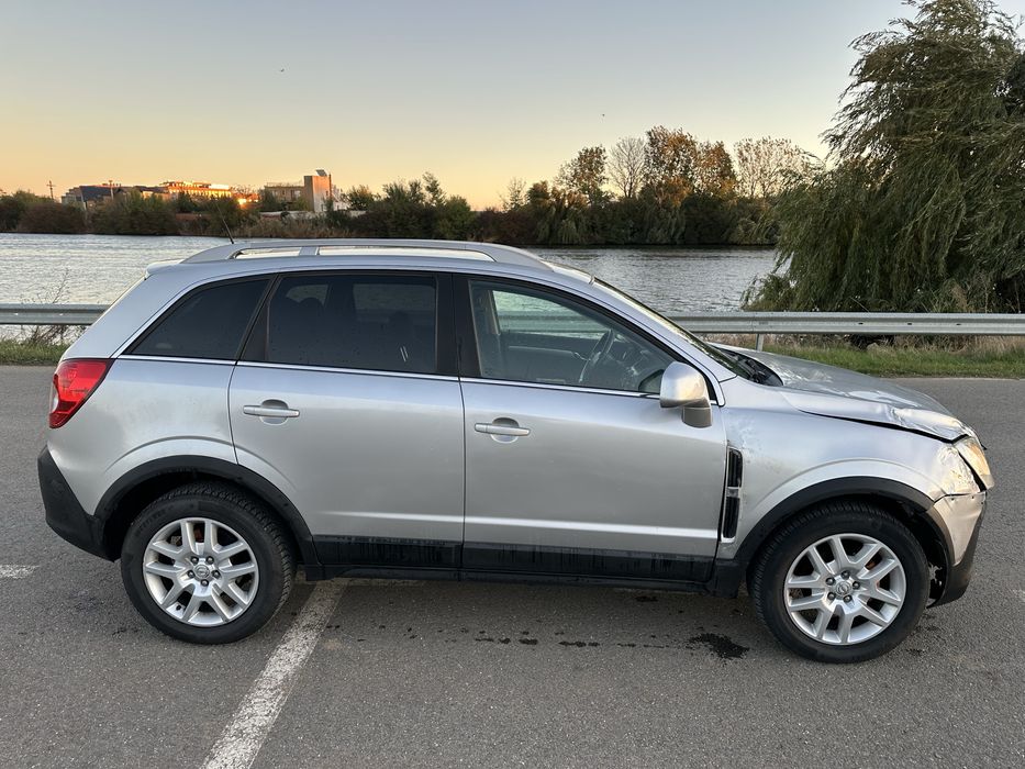 Opel antara 2009 automat 4x4 usor avariat