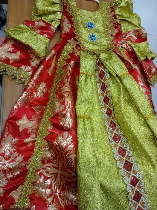 Продам платье королевы на девочку 5-6 лет