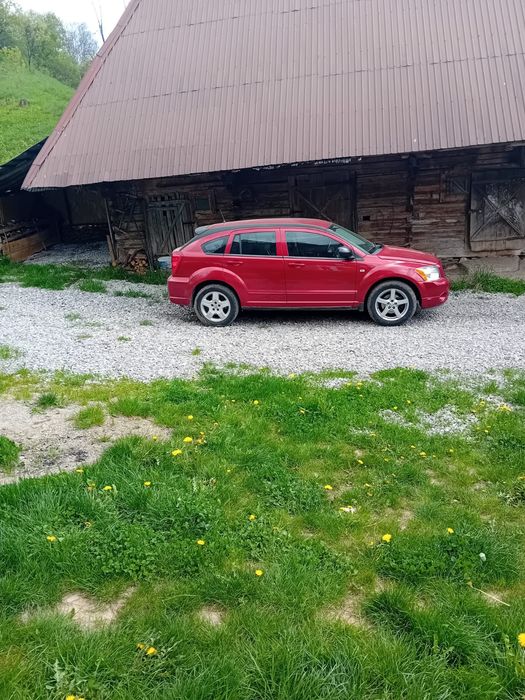 Masina Dodge rosie caliber