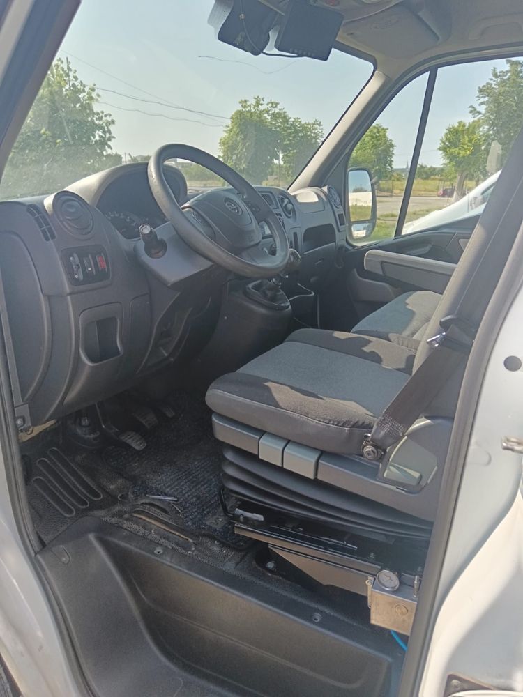Renault Master, cub cu lift si Renault Trafic de vanzare