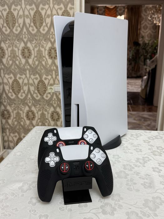 PlayStation 5 с дисководом + 2 геймпада + 4 игры