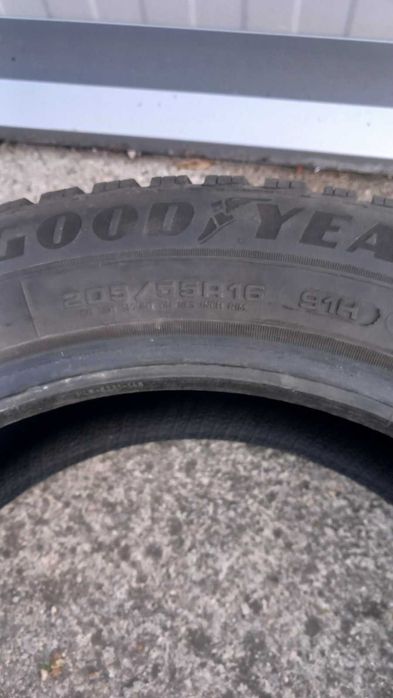 Зимни гуми 205/55R16 Goodyear Ultragrip