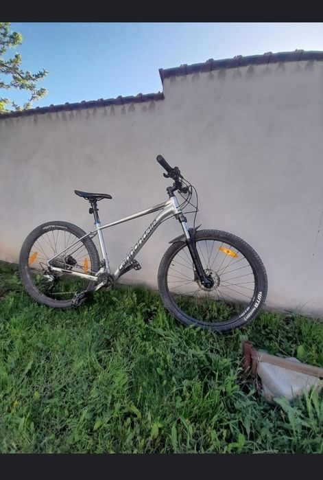 Vând bicicleta cannondale