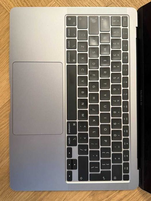 Apple MacBook Air 13", M1 2022, 512GB, 8GB RAM, Сив - БЕЗ ДРАСКОТИНИ!