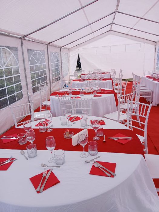 Corturi de închiriat