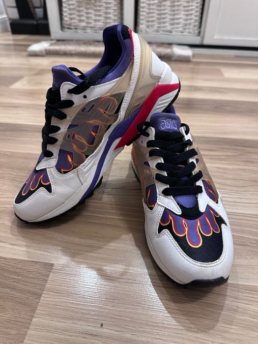 Продавам дамски маратонки Asics