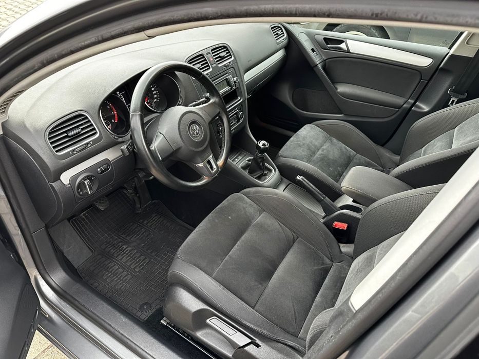 2011 Volkswagen Golf 6 - 1.4 TSI 160CP - Alcantara * Parcare Automata