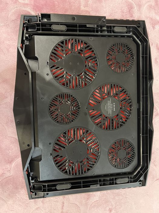 Продам Охлаждающую  подставку для ноутбука