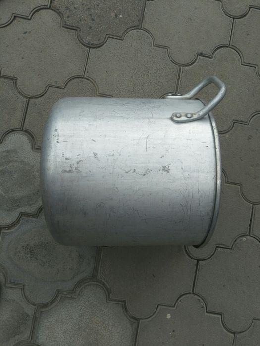 Кастрюля 30 литров  с крышкой в отличном состоянии