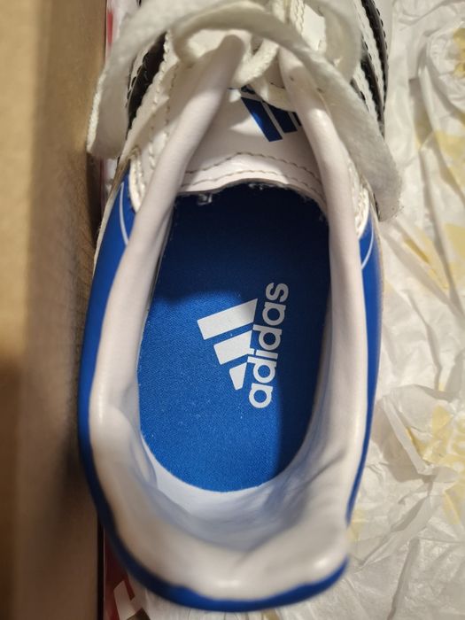 Бутони Adidas...