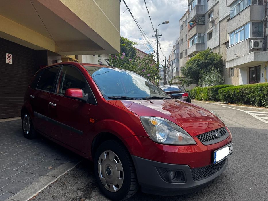 Ford Fiesta Titanium 1.4 benzină ireproșabil!