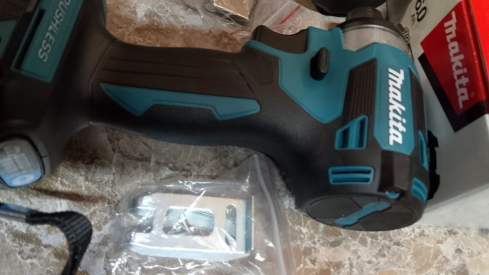 Autofiletanta si impact makita cu 3 baterii de 6a