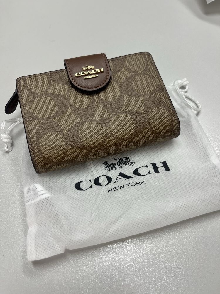 Нов портфейл Coach
