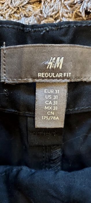 Vând pantaloni scurți H&M 31