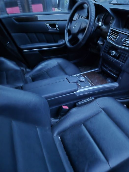 Bara far aripa capota Mercedes e clasa w212 motor defect.