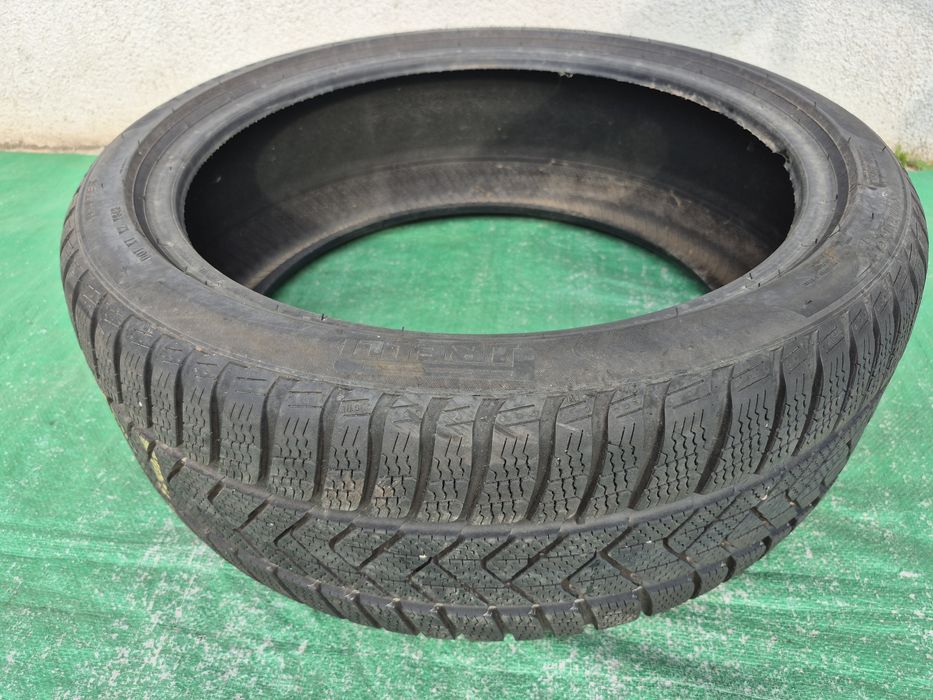 Vand  Anvelopa Pirelli(iarna),225/40/19,93H,Dot 4818