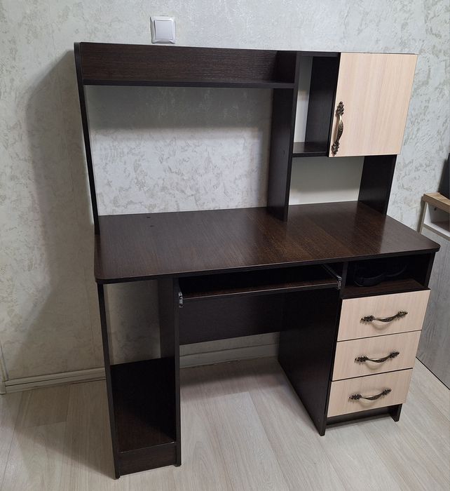 Продам Компьютерный стол