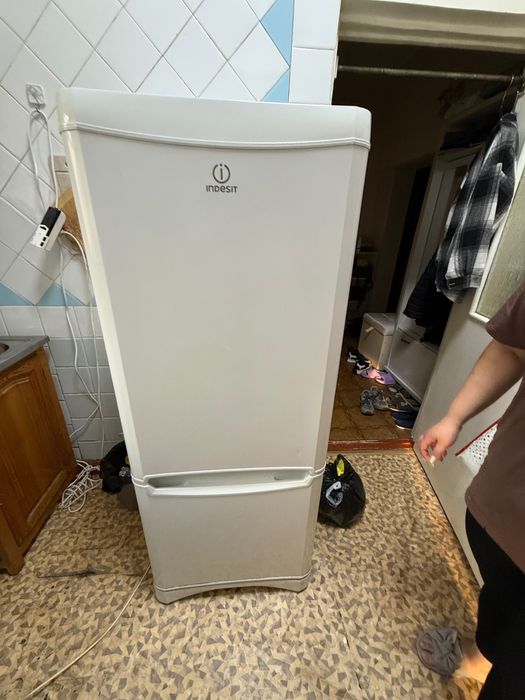 Продаю холодильник Индезит