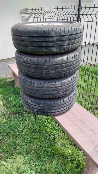 Jante Mercedes originale pe 15 cu anvelope de vară Goodyear stare bună