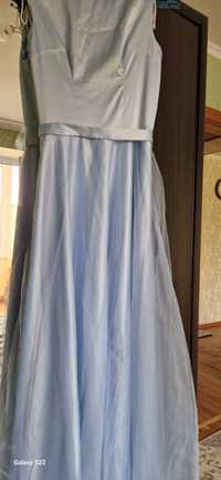 Продам выпускное платье голубого  цвета, длинные, сверху вуаль, жемжуж
