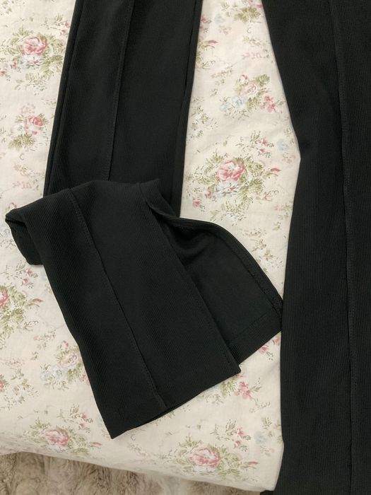 Черни панталони от Bershka