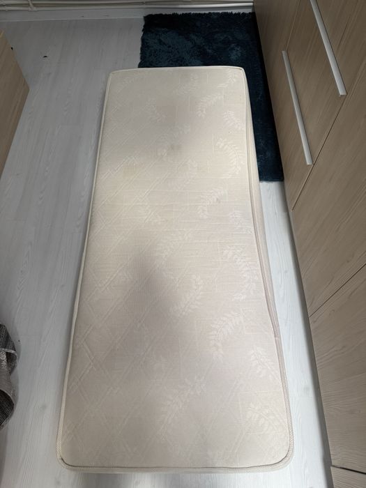 2 saltele 200x80x14 – utilizabile, stare modestă