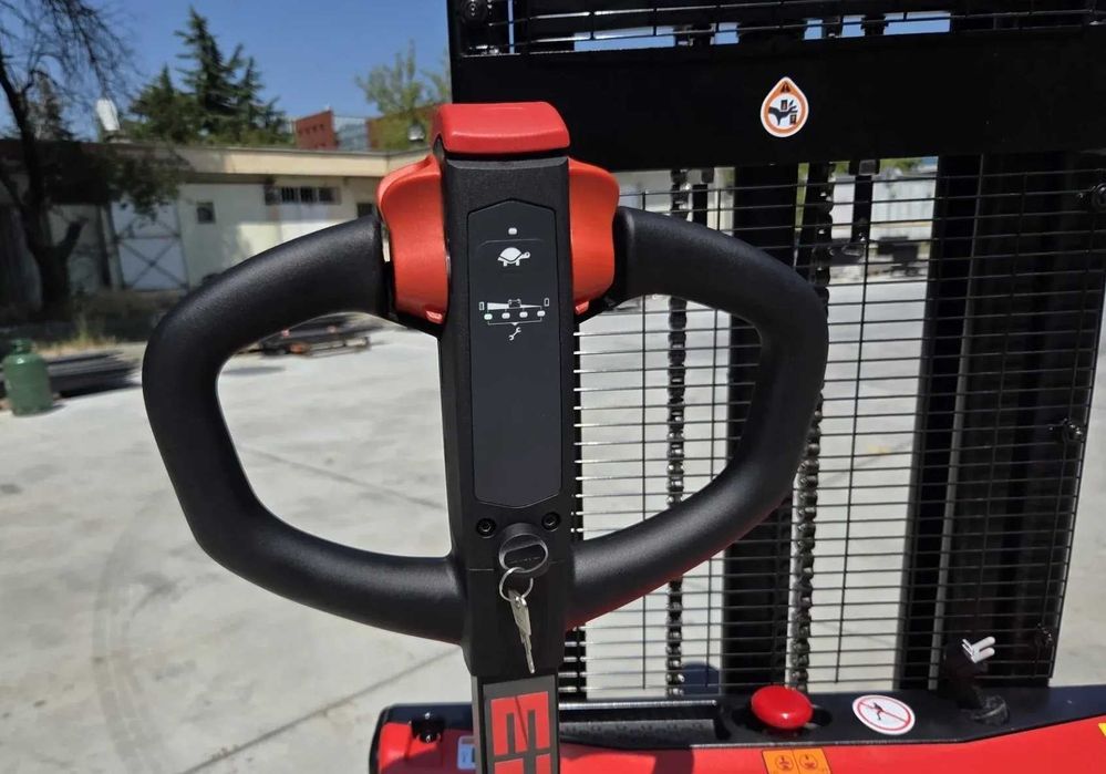 transpalet electric cu catarg stivuitor electric pentru rafturil