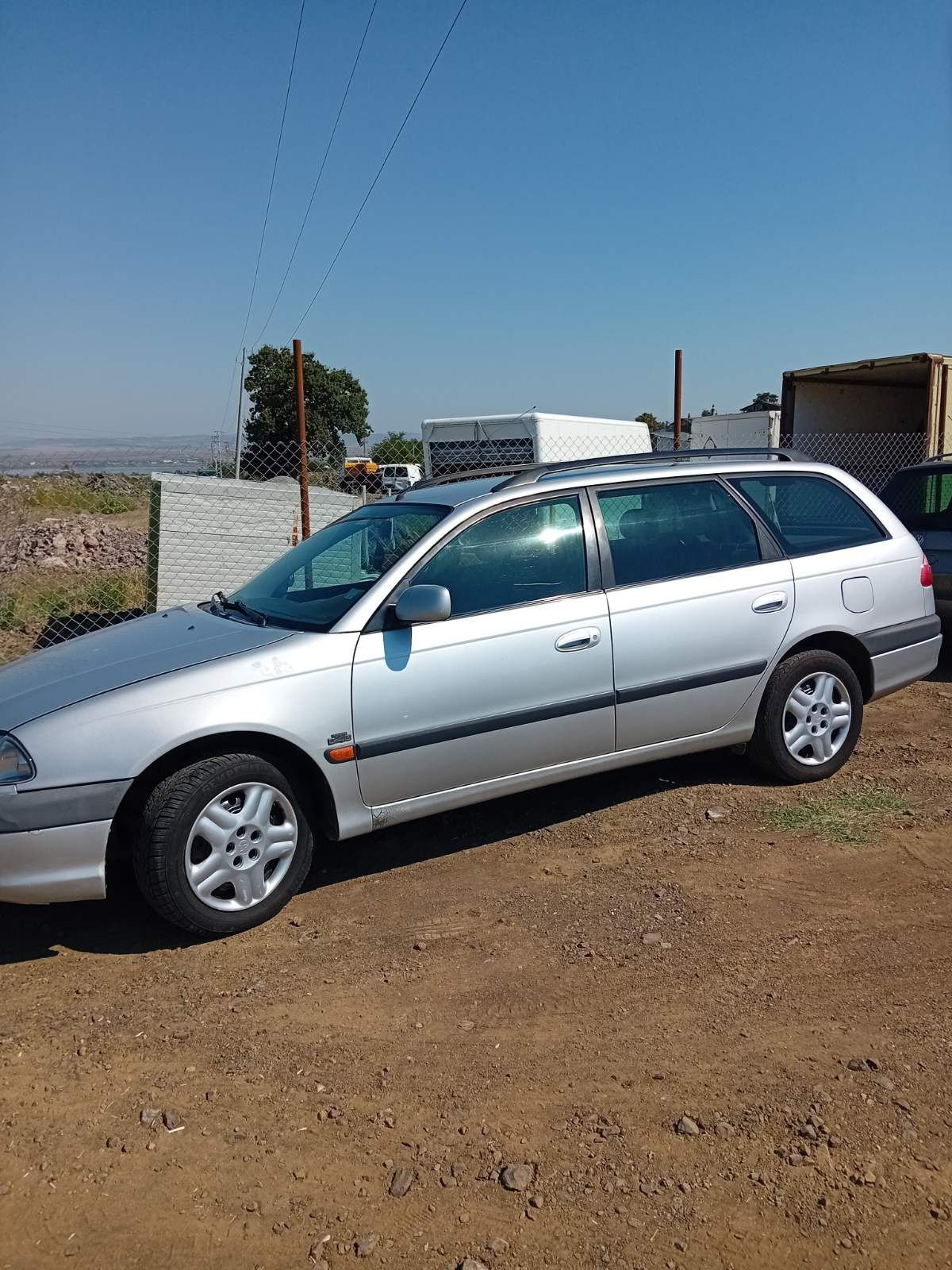 Toyota Avensis 2.0 TD 2001 година , комби на части