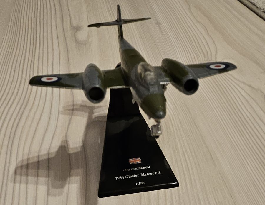 Gloster Meteor F.8 – machetă avion RAF 1954, scară 1:100