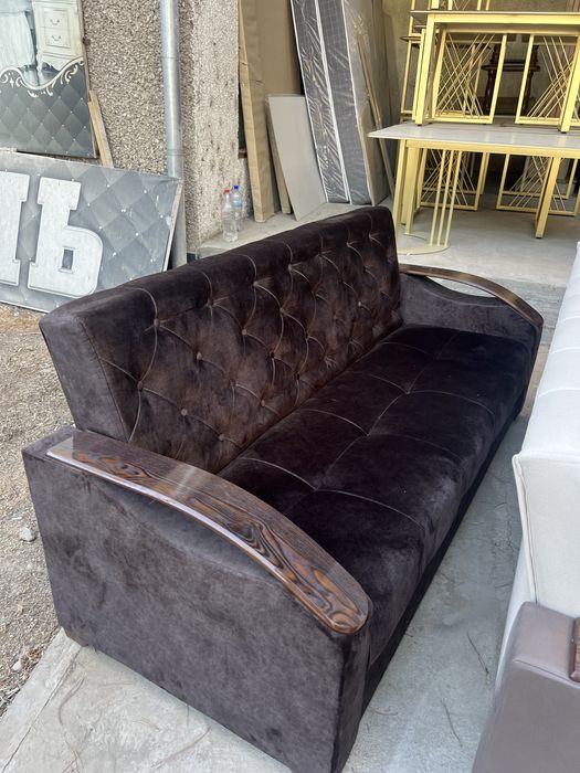 Диван раскладной на цкидке материал бархатний