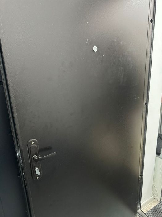 Продам входную дверь