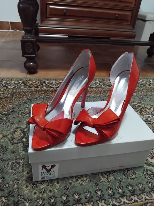 Vând pantofi eleganti