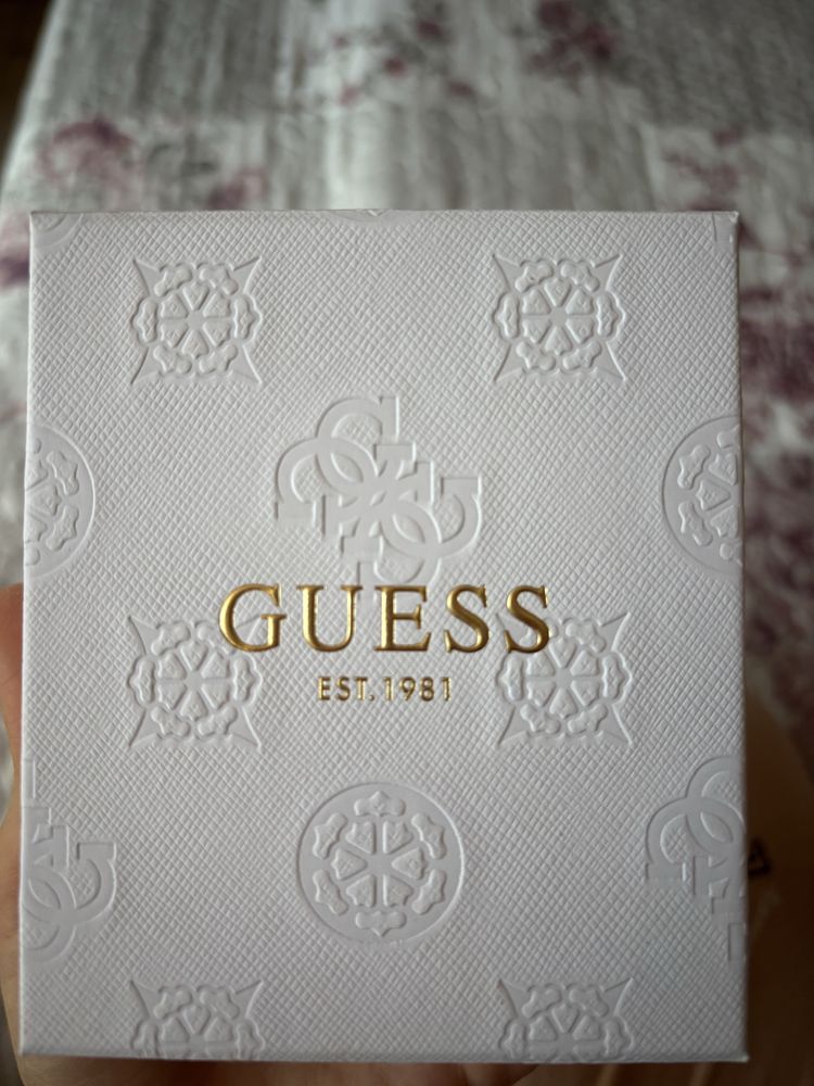 Дамска гривна Guess
