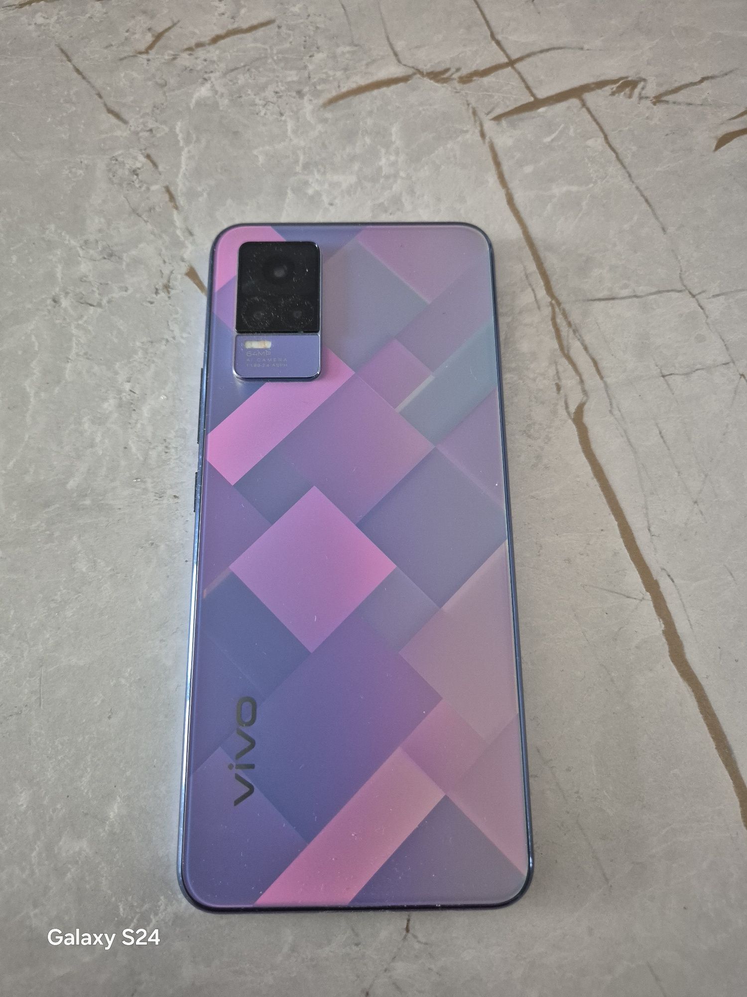 Смартфон Vivo V21e