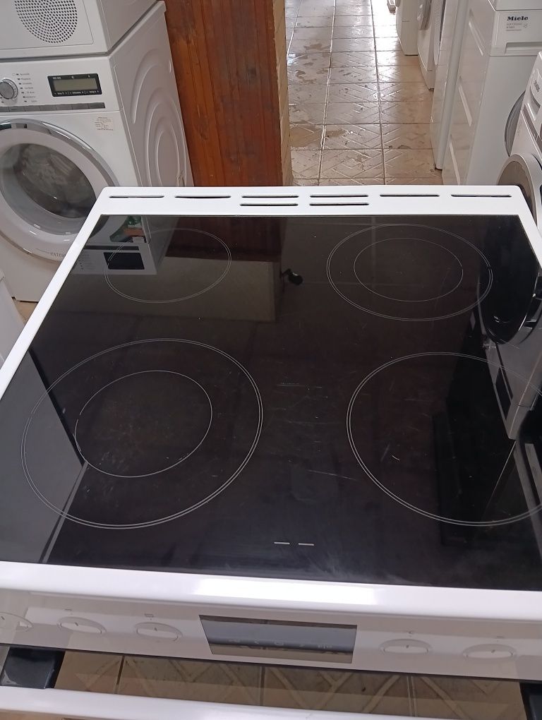 Висок клас свободно стояща печка с керамичен плот Gorenje с Гаранция!