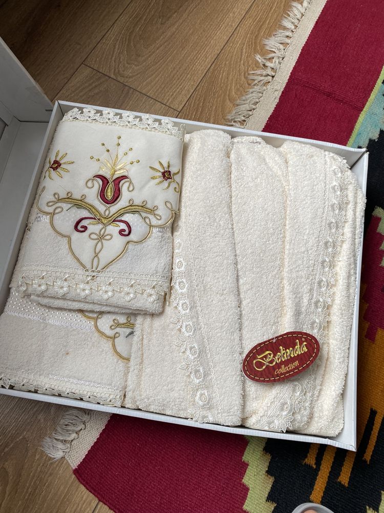 Подарочный набор из халата и комплекта полотенец