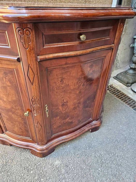 Конзолен шкаф с интарзия